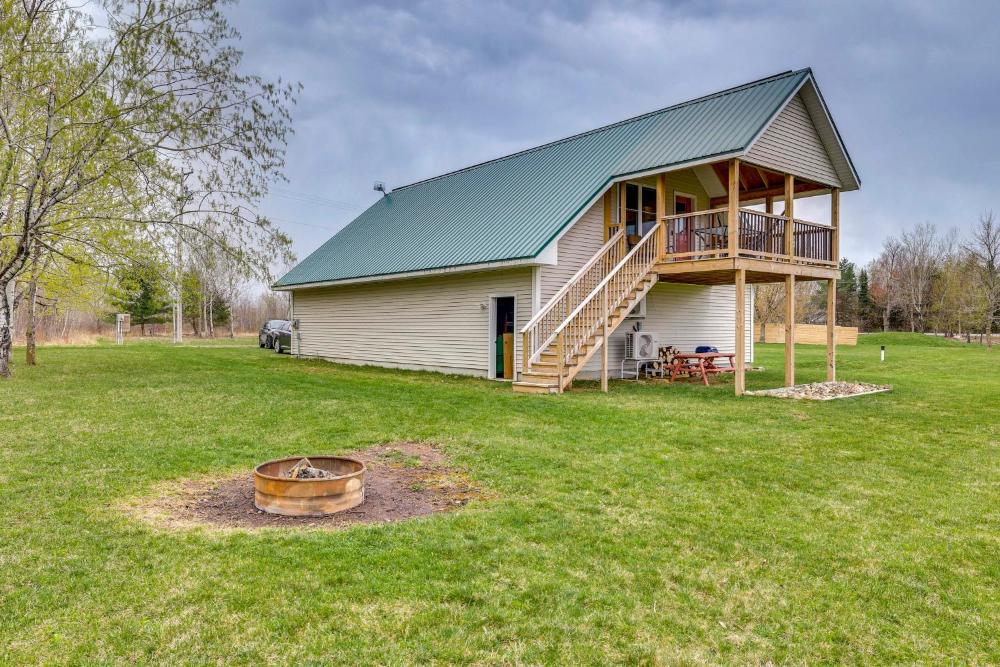 Cozy Solar-Powered Loft Walk to Lake Champlain!